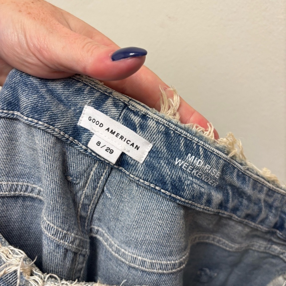 Good American Mid Rise Weekender Jeans - Picture 11 of 12